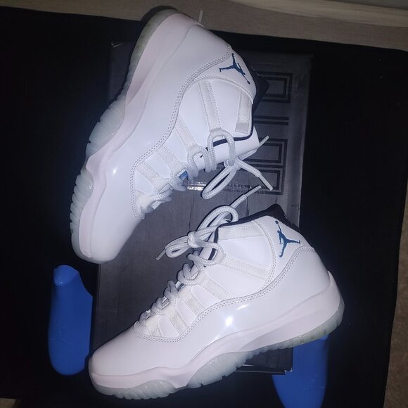 Air Jordan 11 Retro - Picture 3 of 4